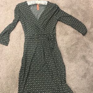 Flattering Tile Pattern Wrap Dress